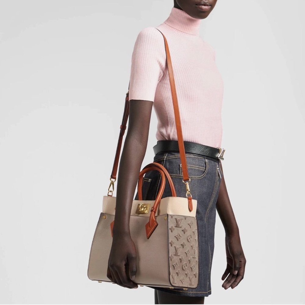 Like New Louis Vuitton “on my side” MM Galet Grey - Picture 3 of 10